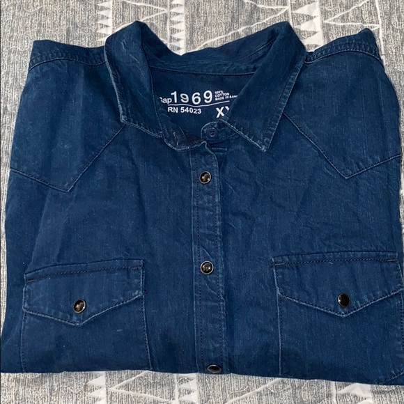 Button down top - Picture 1 of 4